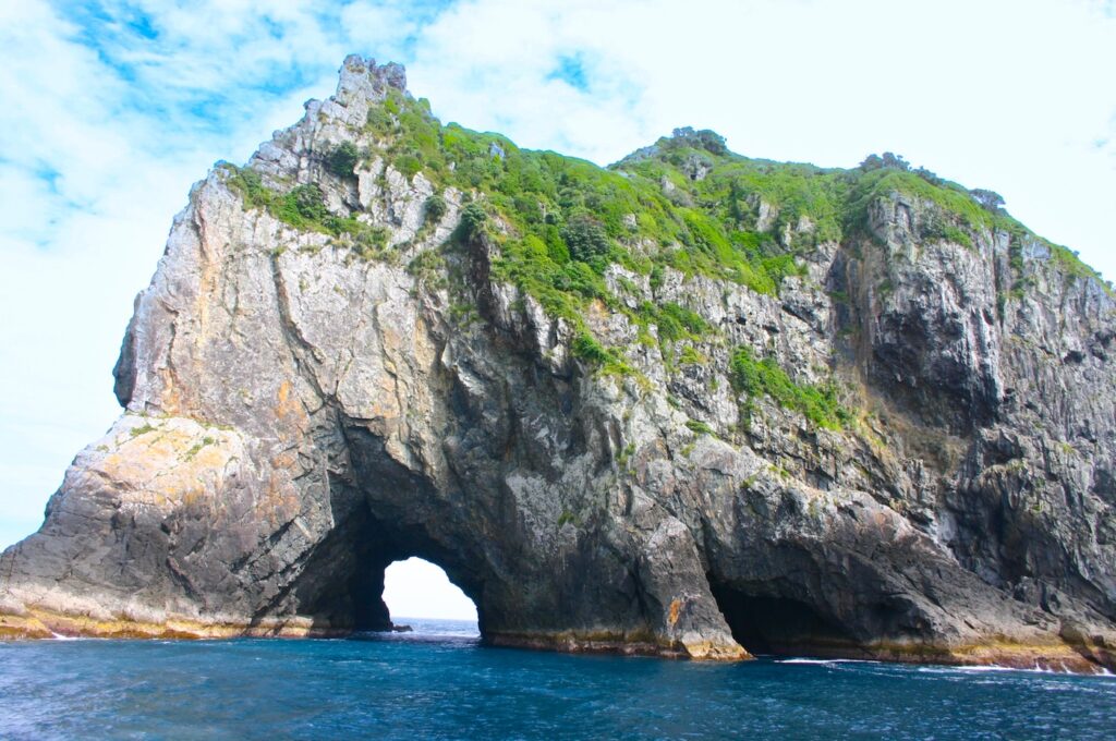 Hole in the Rock New Zealand Sailing