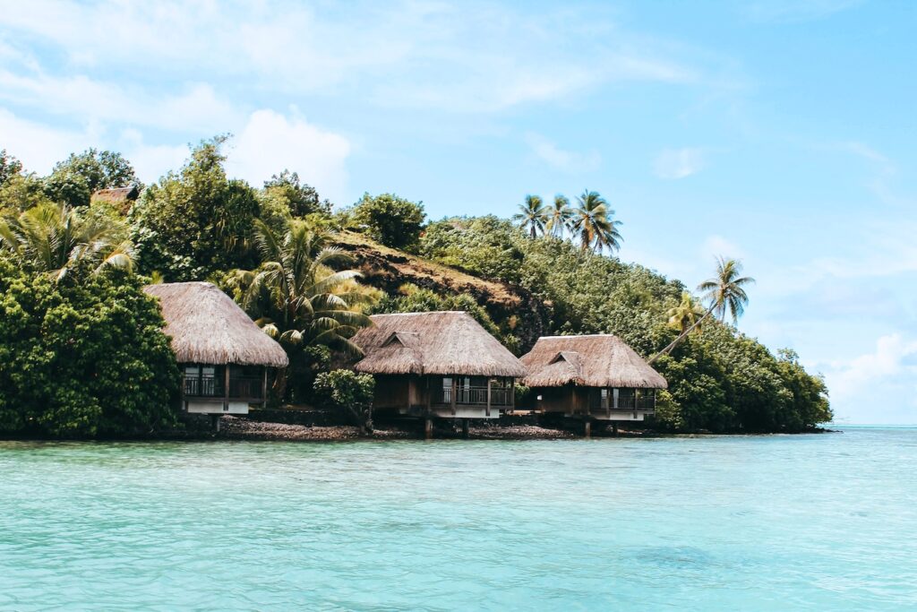 Tahiti houses sailing